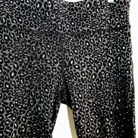 LN Black Leopard Print Mid-rise Leggings SZ L 12-14 by Xersion. - Picture 4 of 9